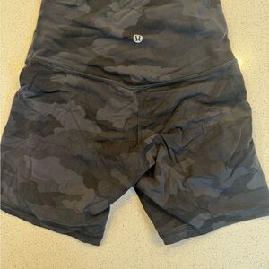 Lululemon Camo Shorts aligns 6 inch